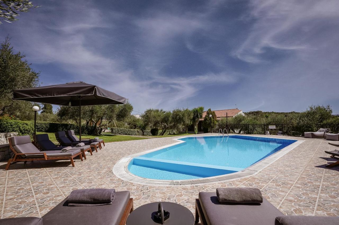 Lefkothea Villas With Large Pool, Bbq & Playground Adelianos Kampos Dış mekan fotoğraf