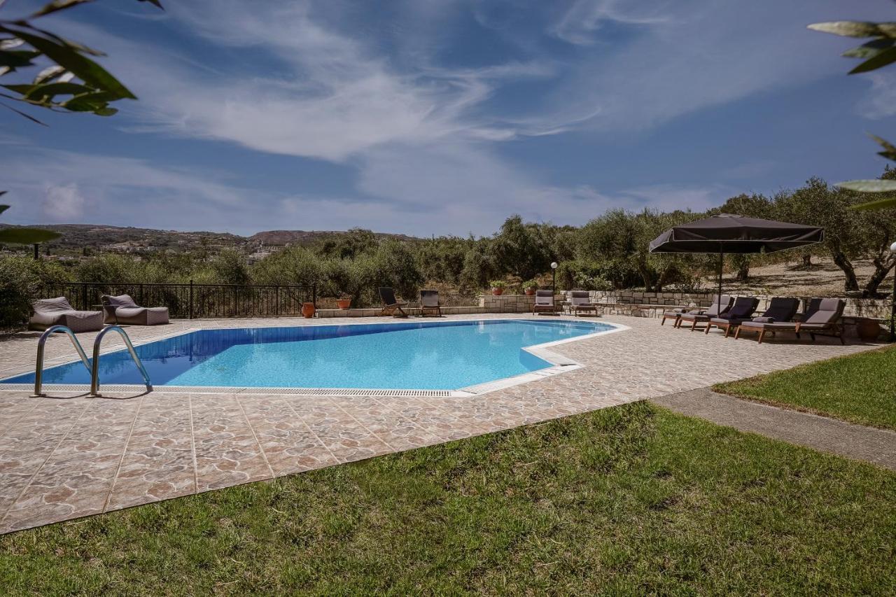 Lefkothea Villas With Large Pool, Bbq & Playground Adelianos Kampos Dış mekan fotoğraf