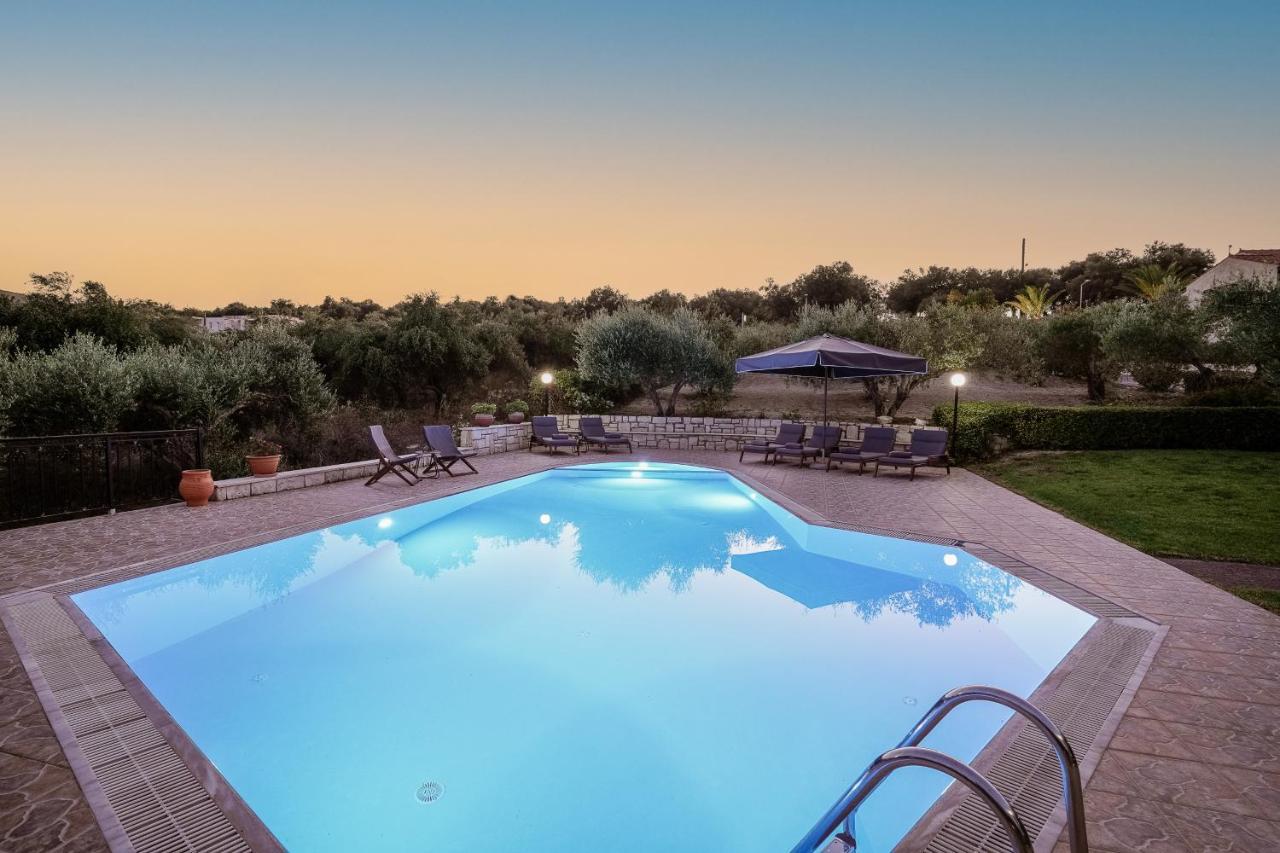 Lefkothea Villas With Large Pool, Bbq & Playground Adelianos Kampos Dış mekan fotoğraf