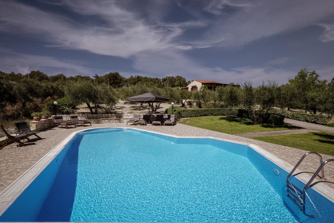 Lefkothea Villas With Large Pool, Bbq & Playground Adelianos Kampos Dış mekan fotoğraf
