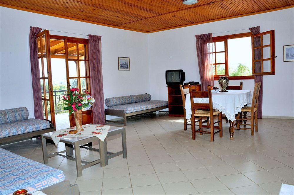 Lefkothea Villas With Large Pool, Bbq & Playground Adelianos Kampos Dış mekan fotoğraf