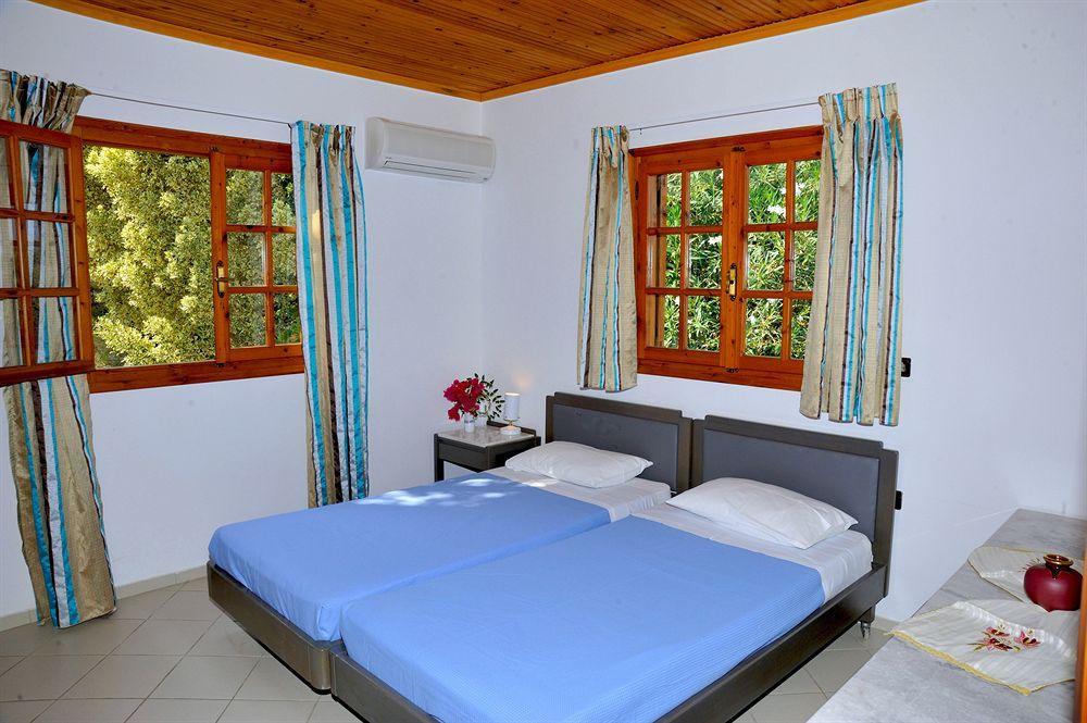 Lefkothea Villas With Large Pool, Bbq & Playground Adelianos Kampos Dış mekan fotoğraf