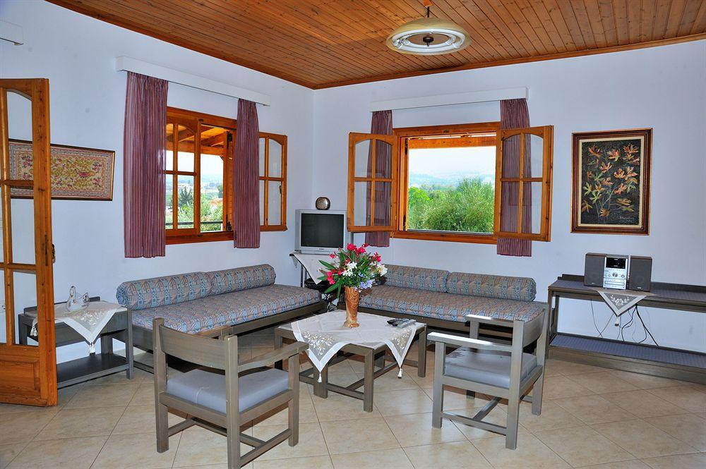 Lefkothea Villas With Large Pool, Bbq & Playground Adelianos Kampos Dış mekan fotoğraf