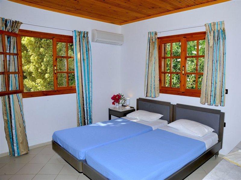 Lefkothea Villas With Large Pool, Bbq & Playground Adelianos Kampos Dış mekan fotoğraf