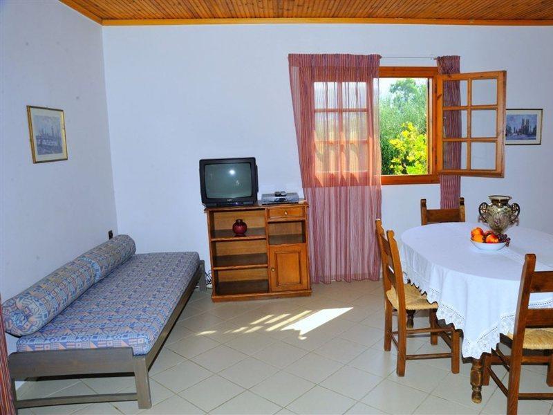 Lefkothea Villas With Large Pool, Bbq & Playground Adelianos Kampos Dış mekan fotoğraf