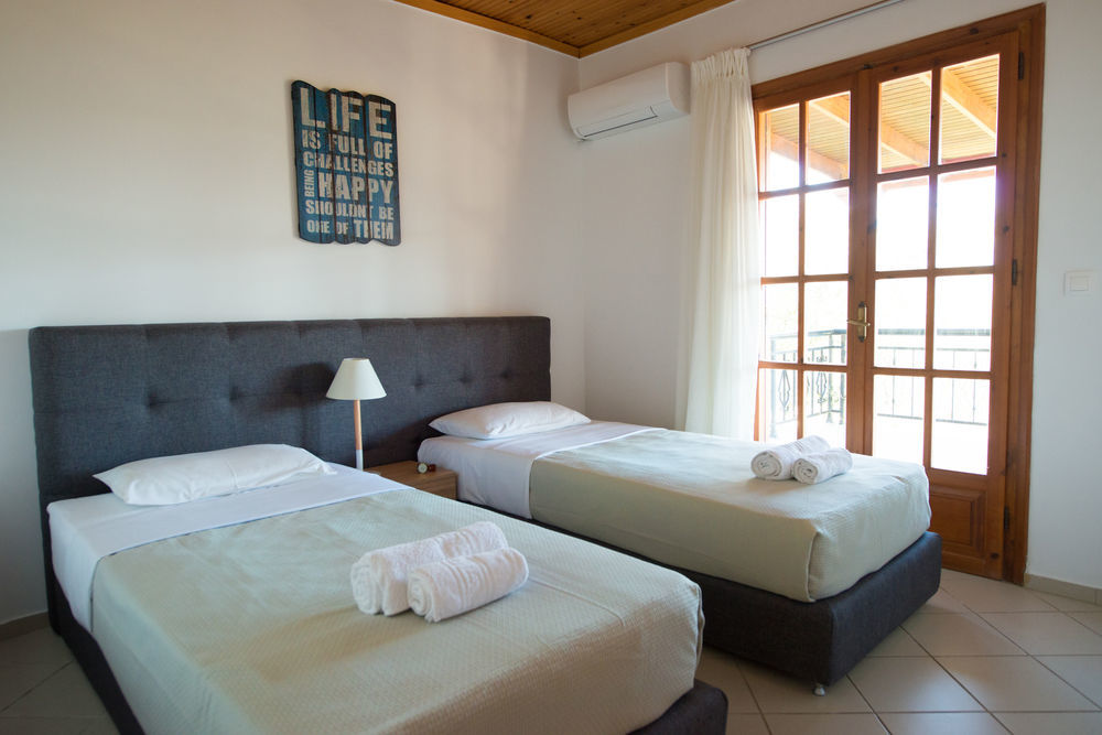 Lefkothea Villas With Large Pool, Bbq & Playground Adelianos Kampos Dış mekan fotoğraf