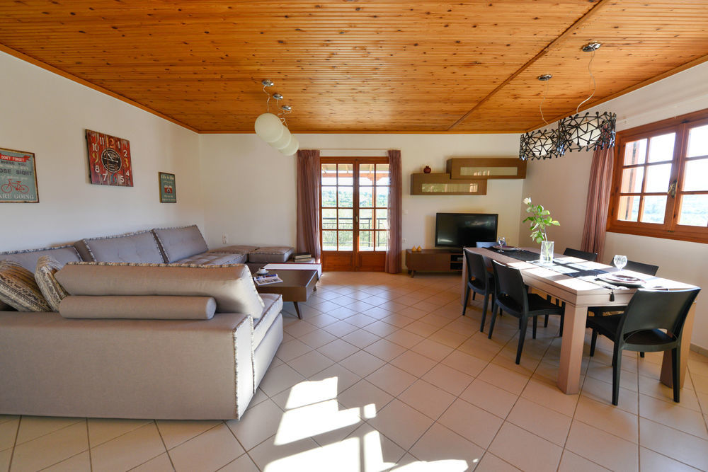 Lefkothea Villas With Large Pool, Bbq & Playground Adelianos Kampos Dış mekan fotoğraf